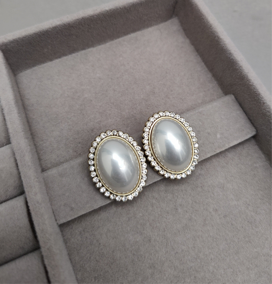 Oval Pearl Studs