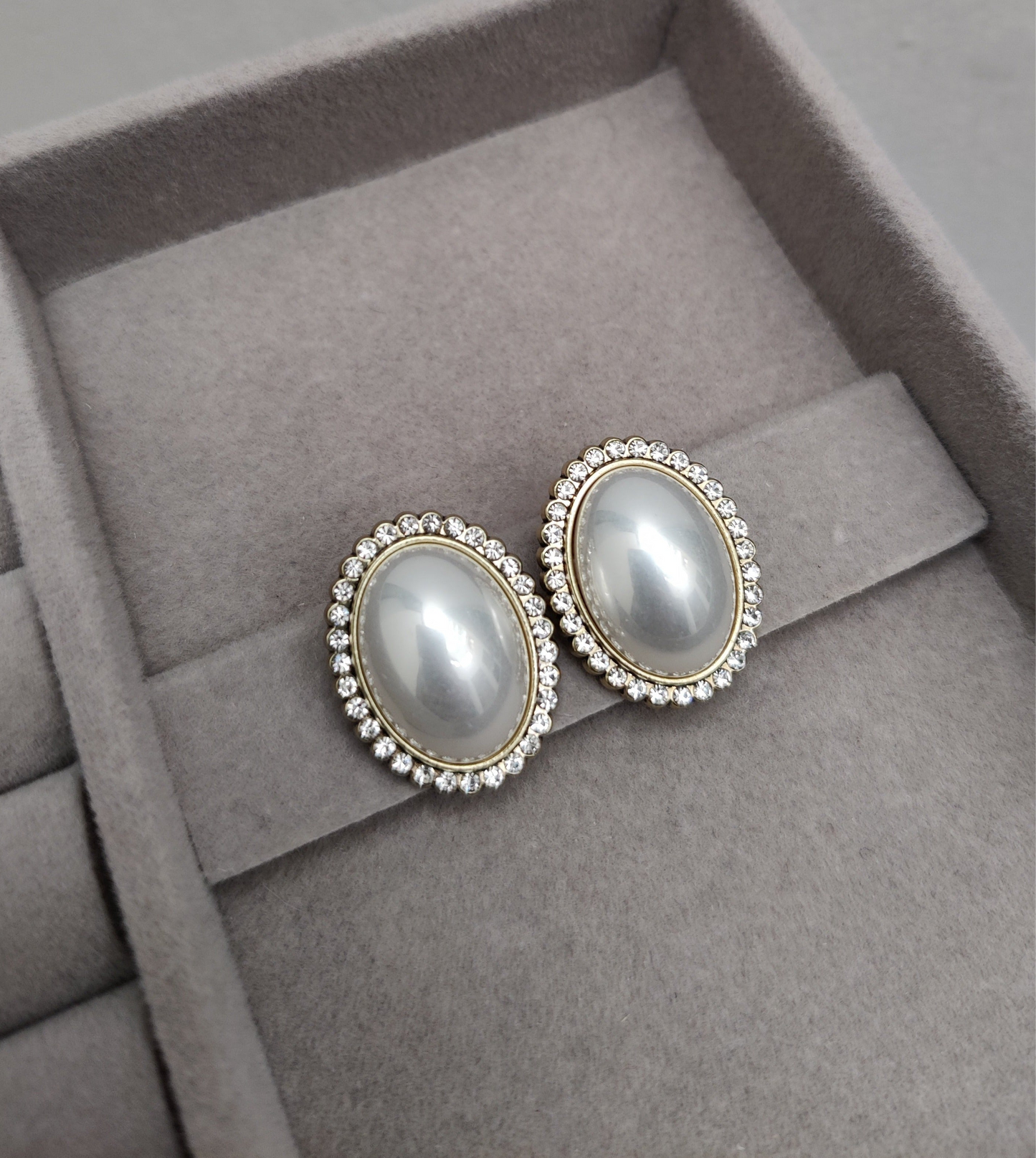 Oval Pearl Studs