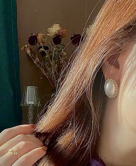 Oval Pearl Studs