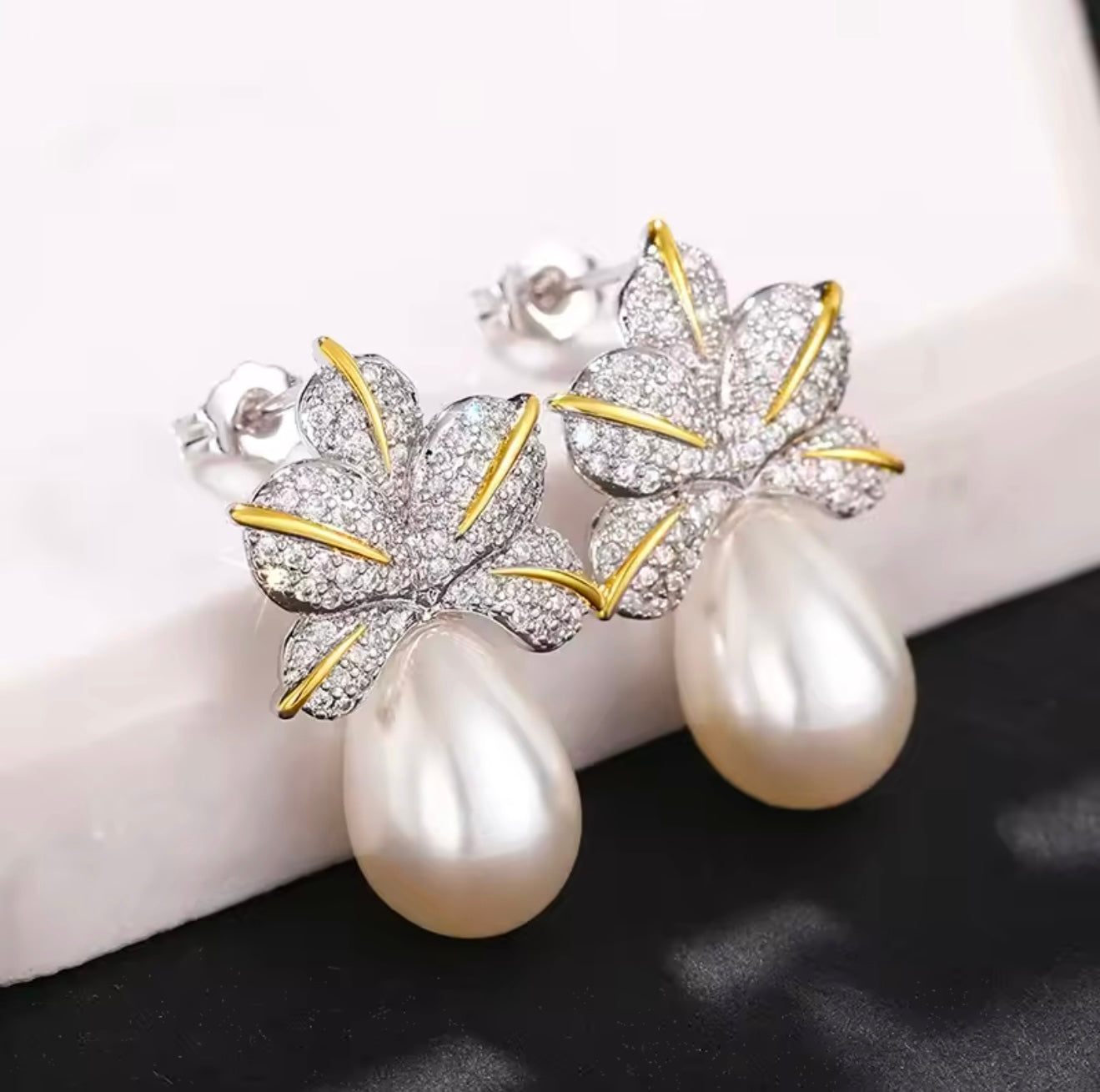 Artemisia Pearl Earrings