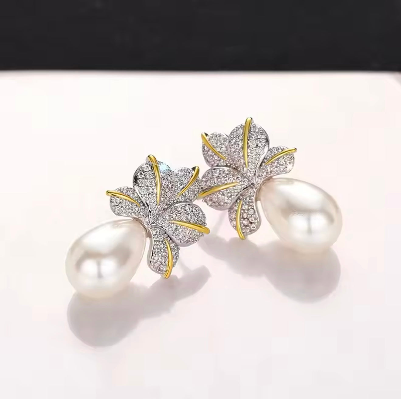 Artemisia Pearl Earrings