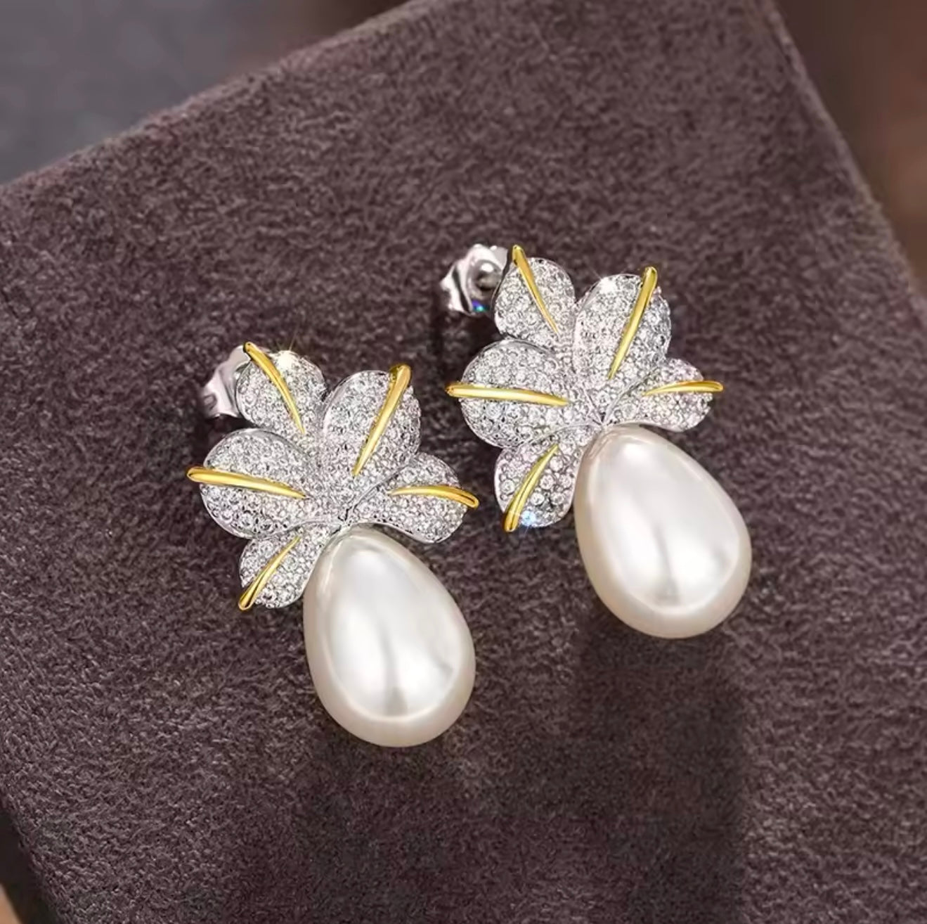 Artemisia Pearl Earrings