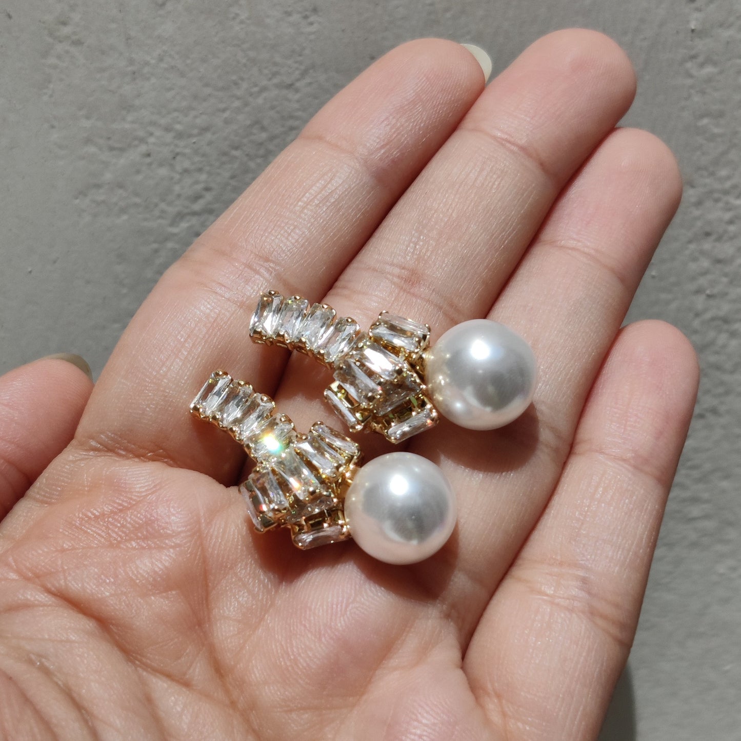 Knotted Zircon Pearls