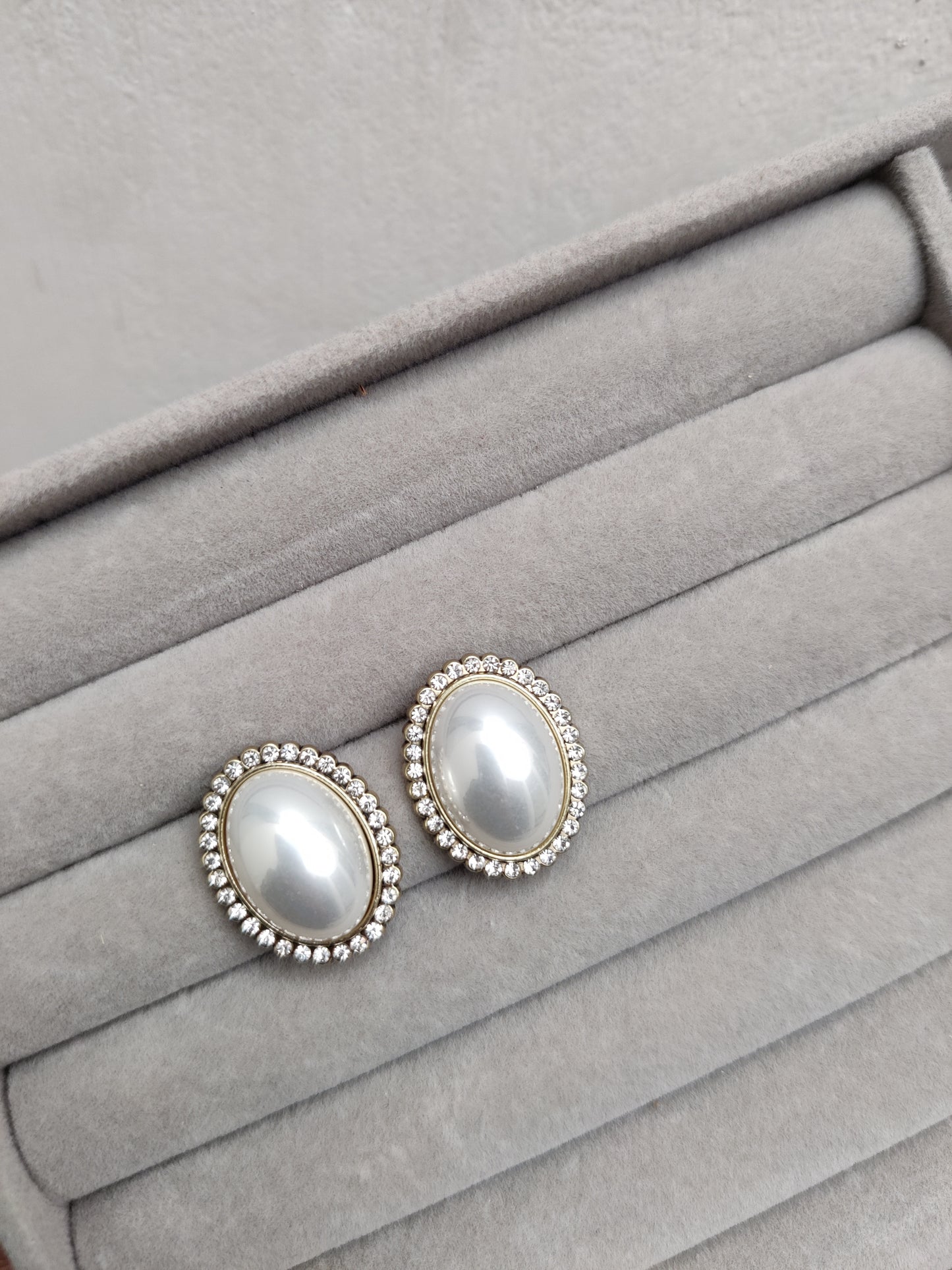 Oval Pearl Studs