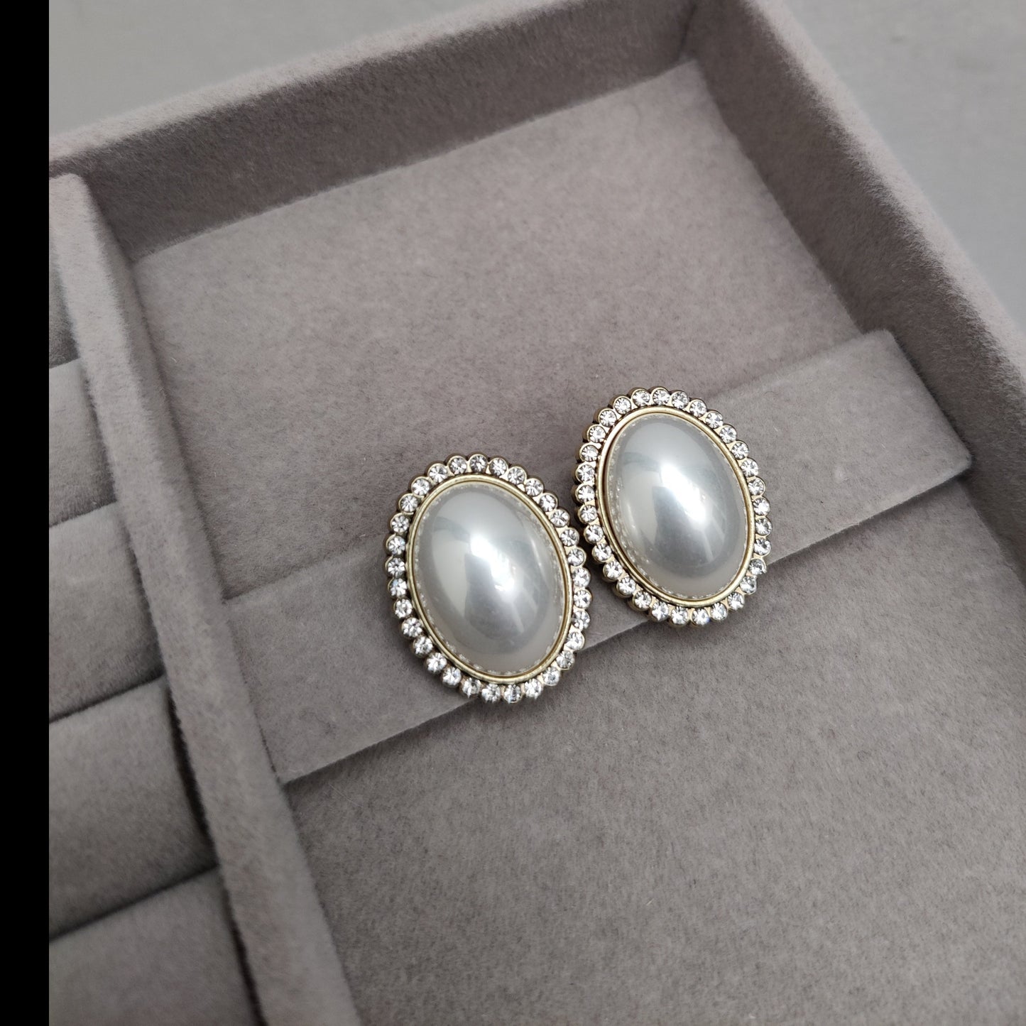 Oval Pearl Studs