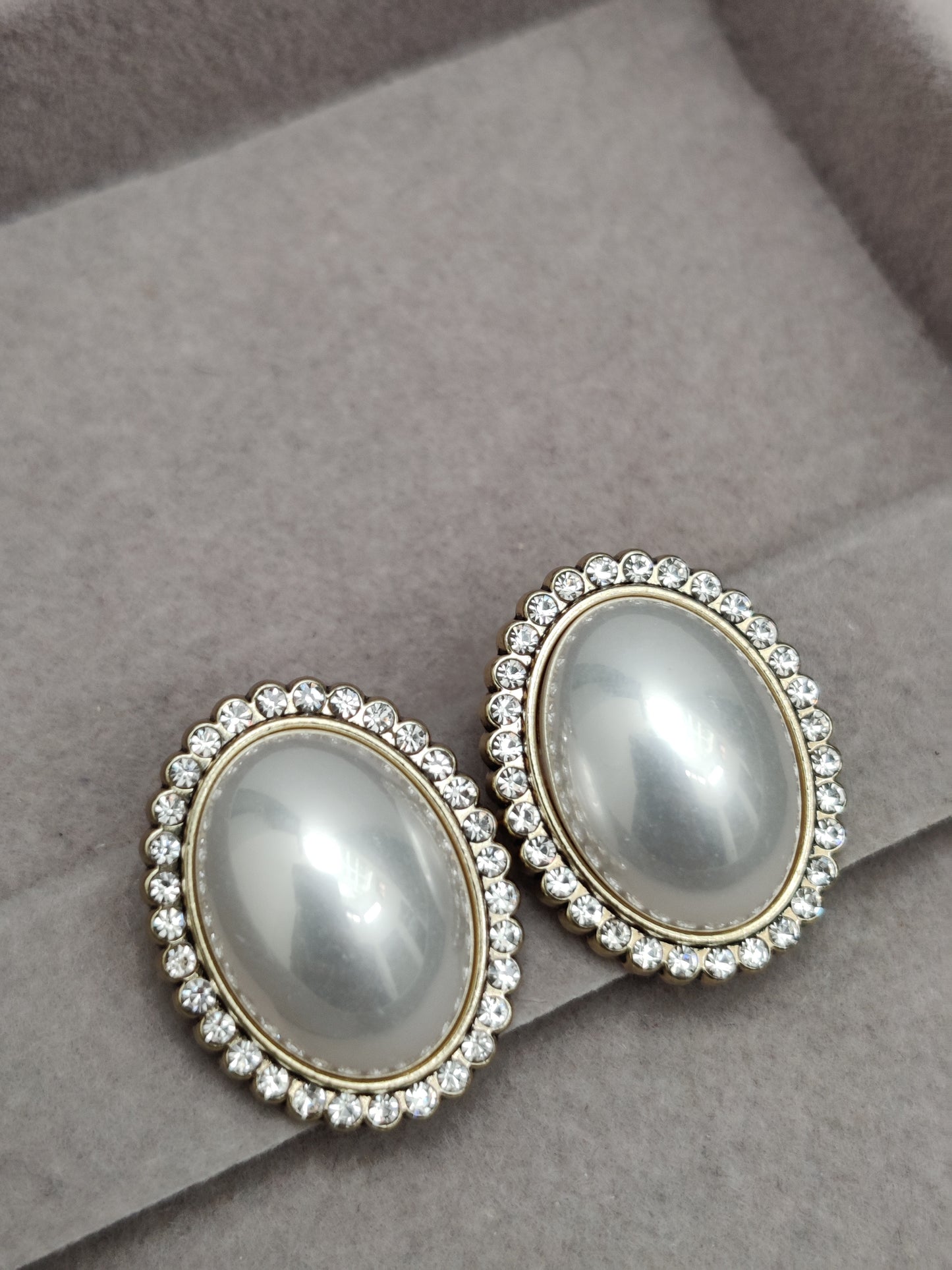 Oval Pearl Studs