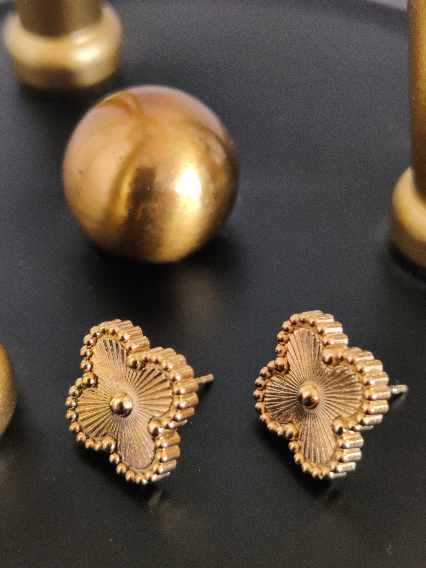 Ultimate Clover Studs Gold