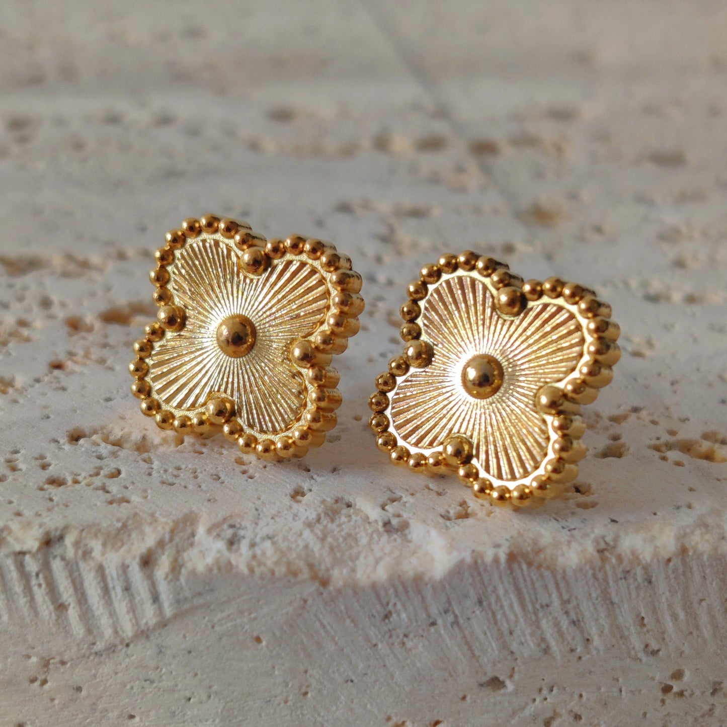 Ultimate Clover Studs Gold