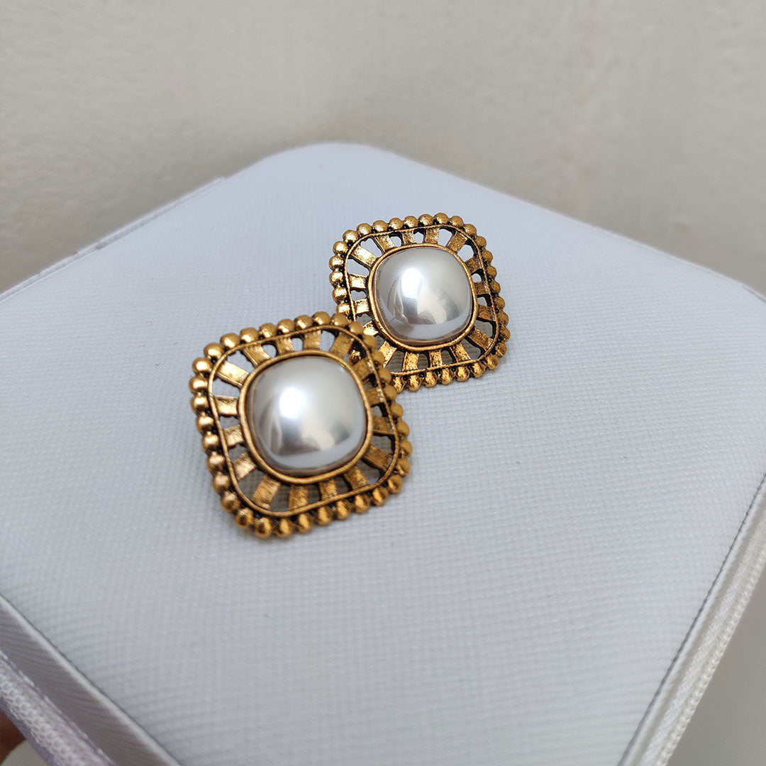 Iris Studs